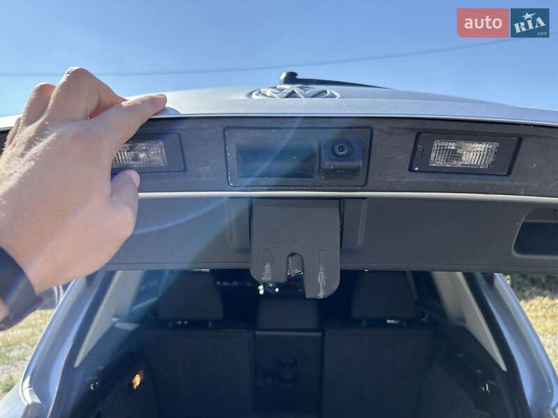 Внедорожник / Кроссовер Volkswagen Tiguan 2015 в Харькове