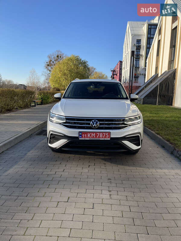 Внедорожник / Кроссовер Volkswagen Tiguan 2023 в Киеве