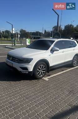 Внедорожник / Кроссовер Volkswagen Tiguan 2018 в Харькове
