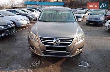 Позашляховик / Кросовер Volkswagen Tiguan 2010 в Кам'янському