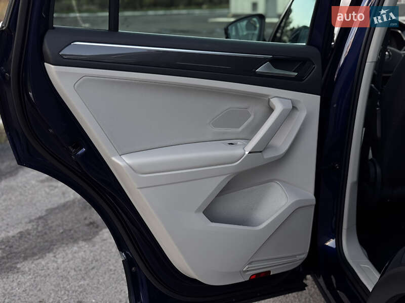 Внедорожник / Кроссовер Volkswagen Tiguan 2017 в Радивилове