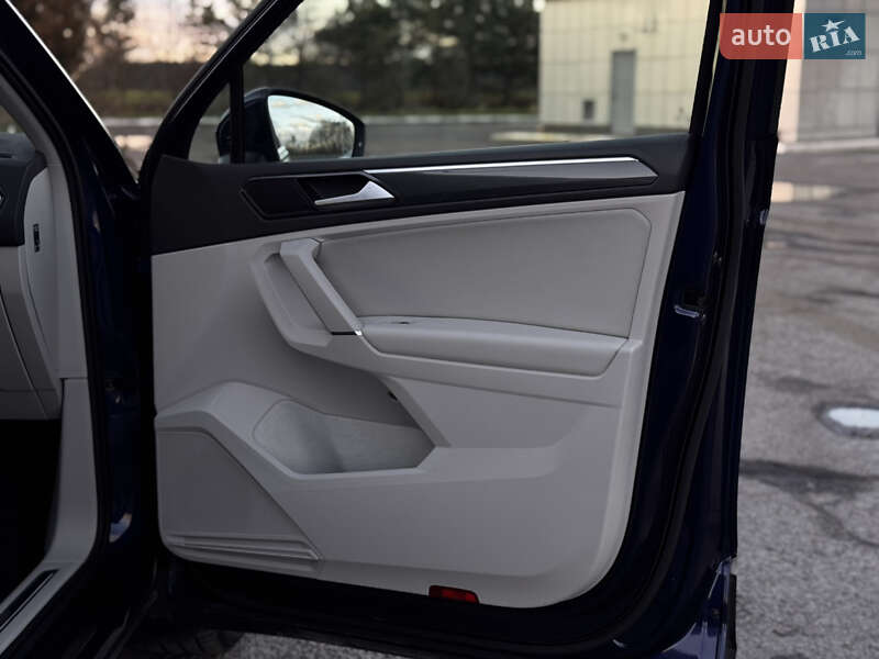 Внедорожник / Кроссовер Volkswagen Tiguan 2017 в Радивилове