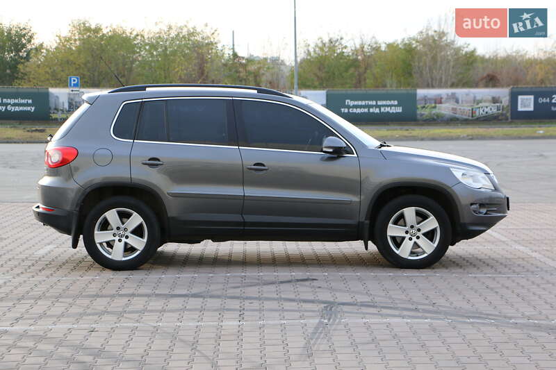 Внедорожник / Кроссовер Volkswagen Tiguan 2010 в Киеве
