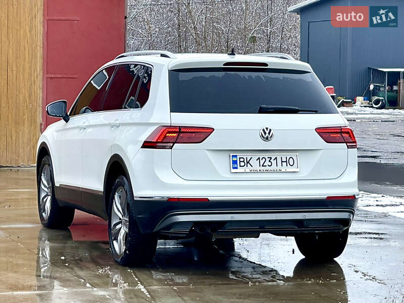 Внедорожник / Кроссовер Volkswagen Tiguan 2017 в Млинове