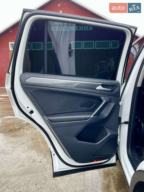 Внедорожник / Кроссовер Volkswagen Tiguan 2017 в Млинове