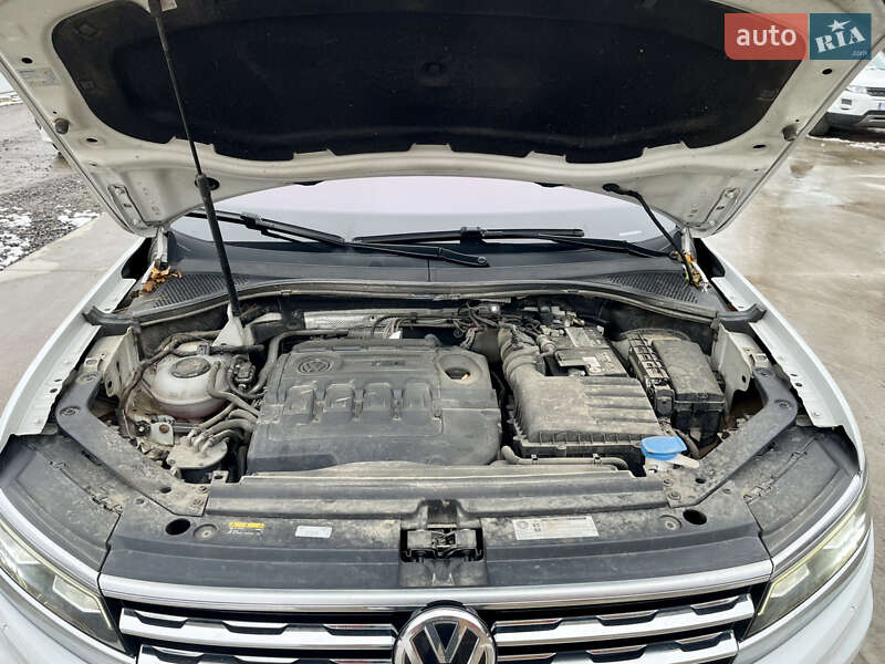 Внедорожник / Кроссовер Volkswagen Tiguan 2017 в Млинове