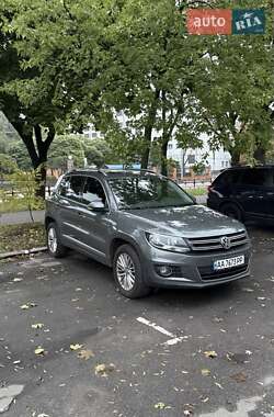 Внедорожник / Кроссовер Volkswagen Tiguan 2015 в Киеве