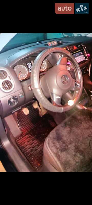 Внедорожник / Кроссовер Volkswagen Tiguan 2011 в Рахове