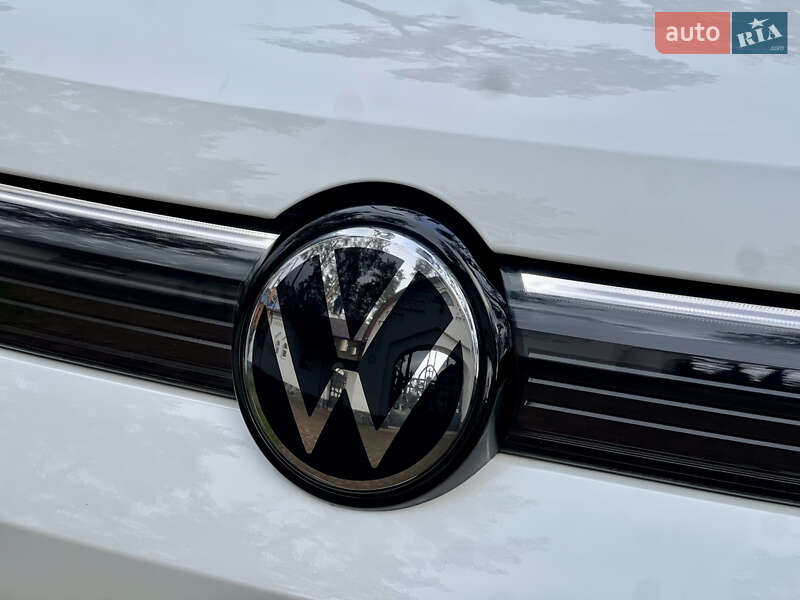 Внедорожник / Кроссовер Volkswagen Tiguan 2024 в Киеве