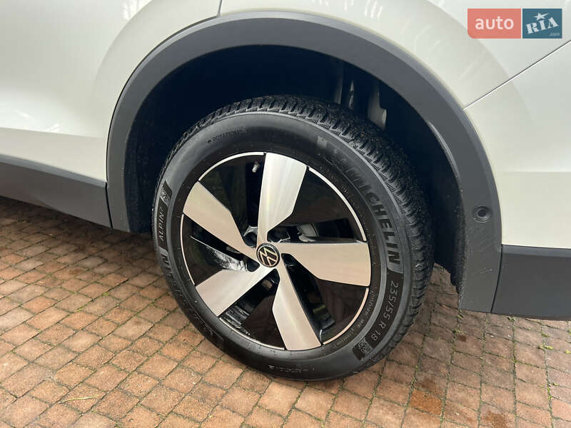 Внедорожник / Кроссовер Volkswagen Tiguan 2024 в Киеве