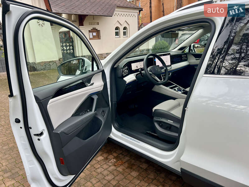 Внедорожник / Кроссовер Volkswagen Tiguan 2024 в Киеве