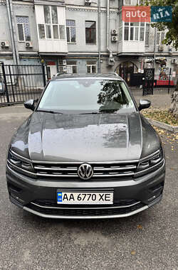 Внедорожник / Кроссовер Volkswagen Tiguan 2018 в Киеве
