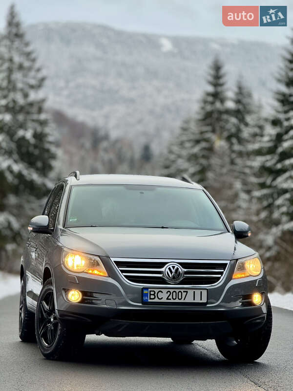 Внедорожник / Кроссовер Volkswagen Tiguan 2010 в Межгорье
