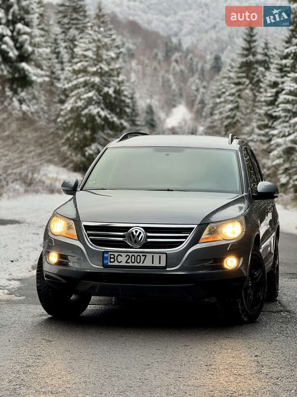 Внедорожник / Кроссовер Volkswagen Tiguan 2010 в Межгорье
