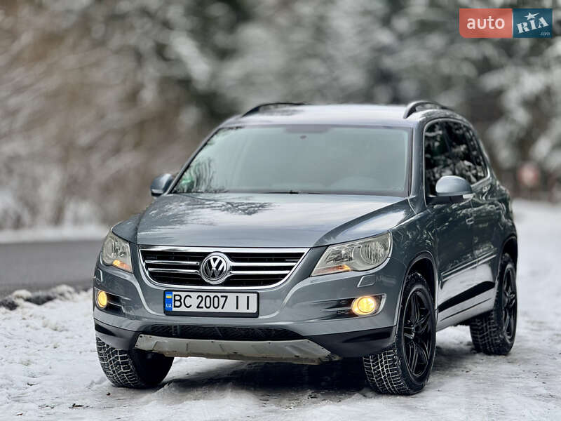 Внедорожник / Кроссовер Volkswagen Tiguan 2010 в Межгорье