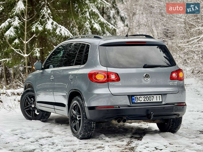 Внедорожник / Кроссовер Volkswagen Tiguan 2010 в Межгорье