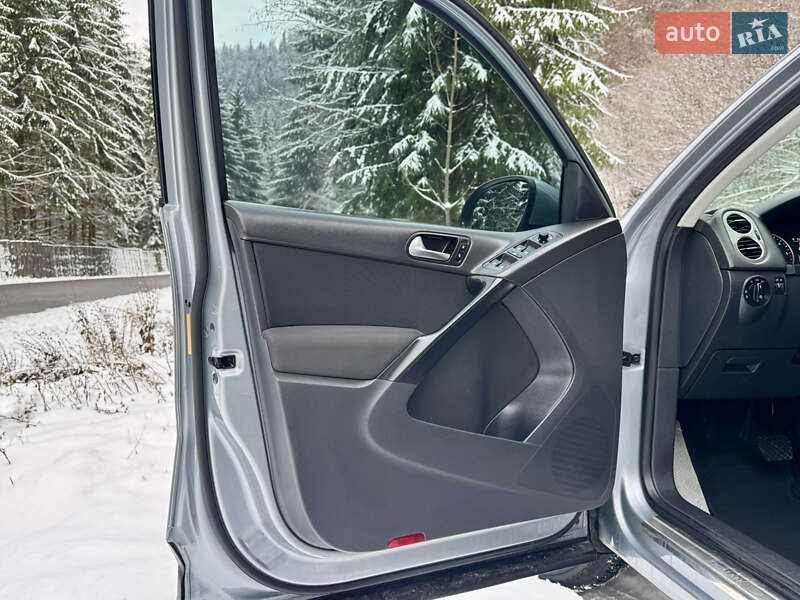 Внедорожник / Кроссовер Volkswagen Tiguan 2010 в Межгорье