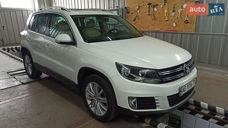 Внедорожник / Кроссовер Volkswagen Tiguan 2011 в Днепре