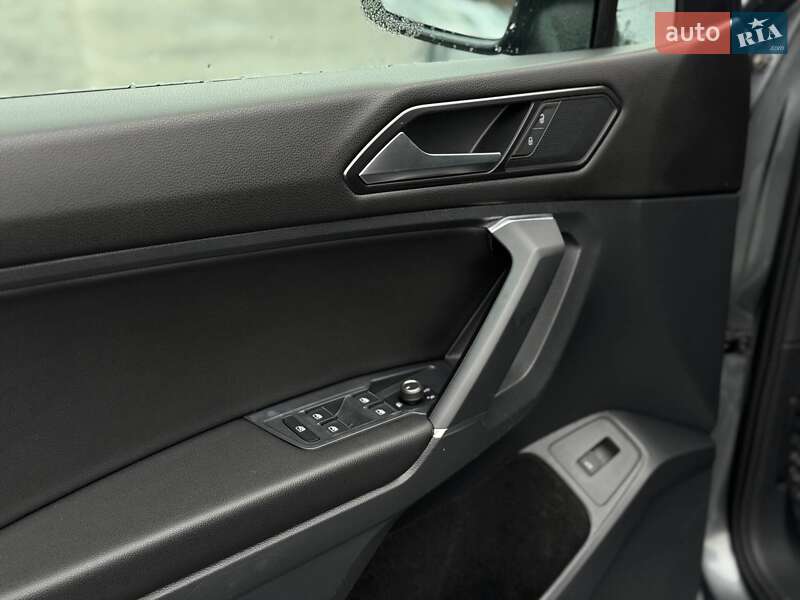 Внедорожник / Кроссовер Volkswagen Tiguan 2017 в Ровно