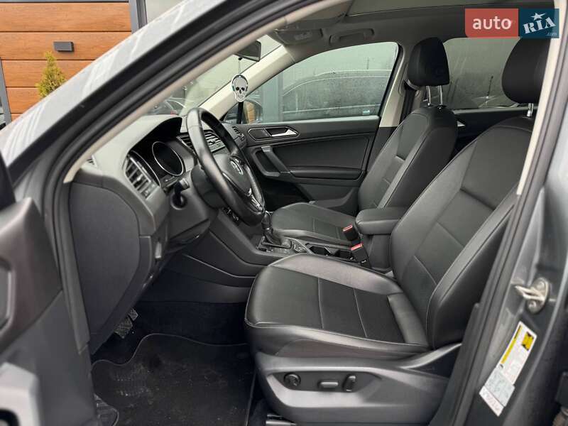 Внедорожник / Кроссовер Volkswagen Tiguan 2017 в Ровно