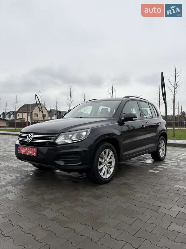 Внедорожник / Кроссовер Volkswagen Tiguan 2017 в Буче