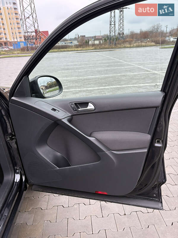 Внедорожник / Кроссовер Volkswagen Tiguan 2017 в Буче