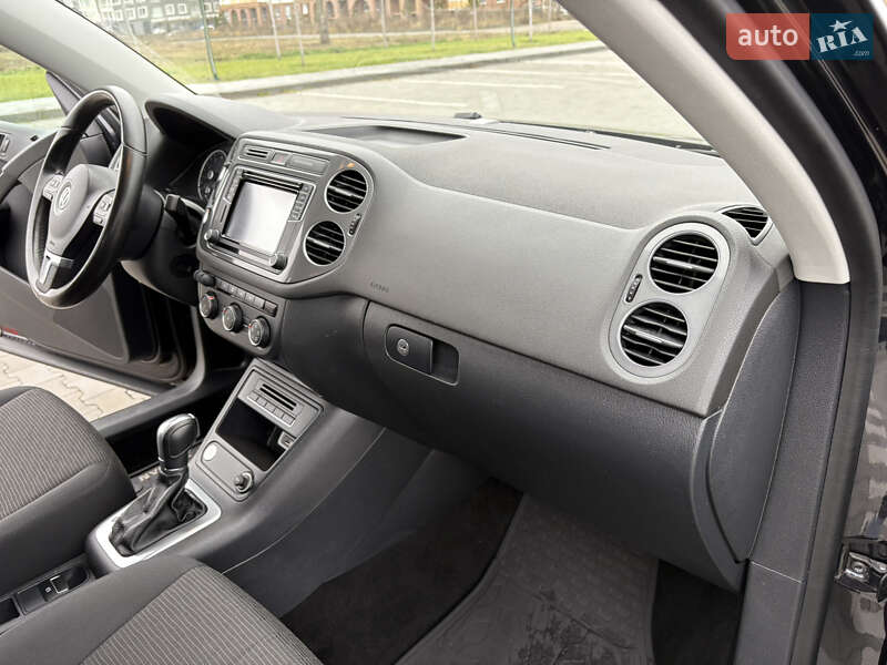 Внедорожник / Кроссовер Volkswagen Tiguan 2017 в Буче