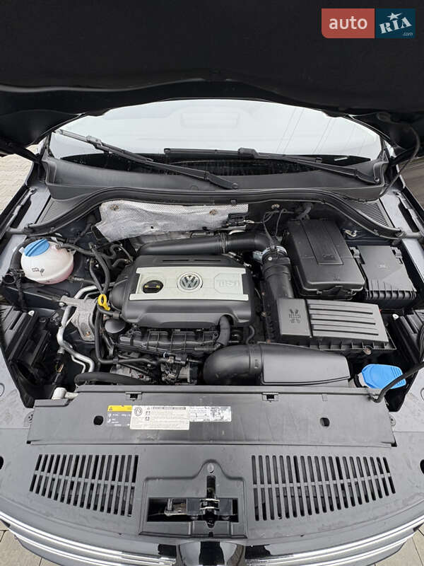 Внедорожник / Кроссовер Volkswagen Tiguan 2017 в Буче