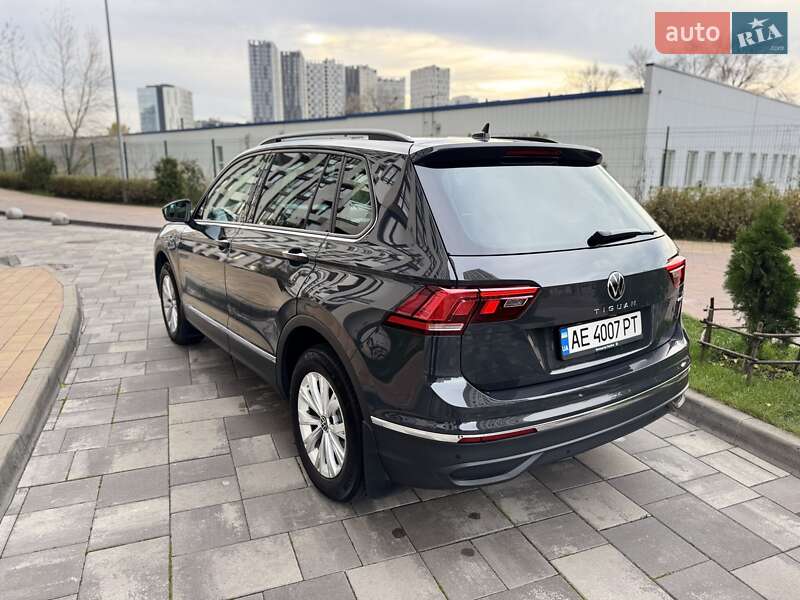 Внедорожник / Кроссовер Volkswagen Tiguan 2021 в Киеве