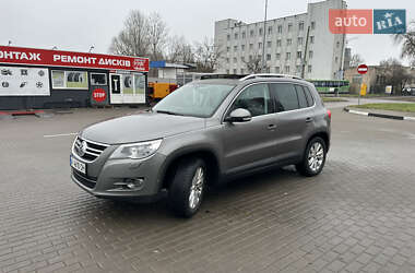 Позашляховик / Кросовер Volkswagen Tiguan 2011 в Києві