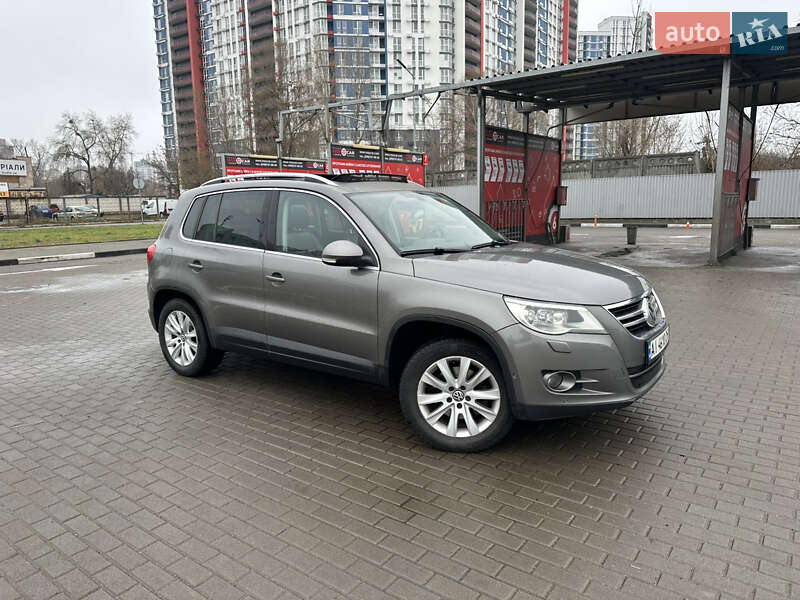 Позашляховик / Кросовер Volkswagen Tiguan 2011 в Києві