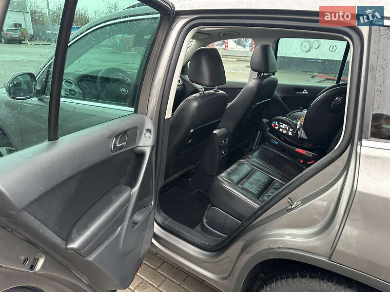 Позашляховик / Кросовер Volkswagen Tiguan 2011 в Києві