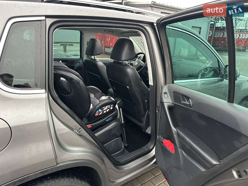 Позашляховик / Кросовер Volkswagen Tiguan 2011 в Києві