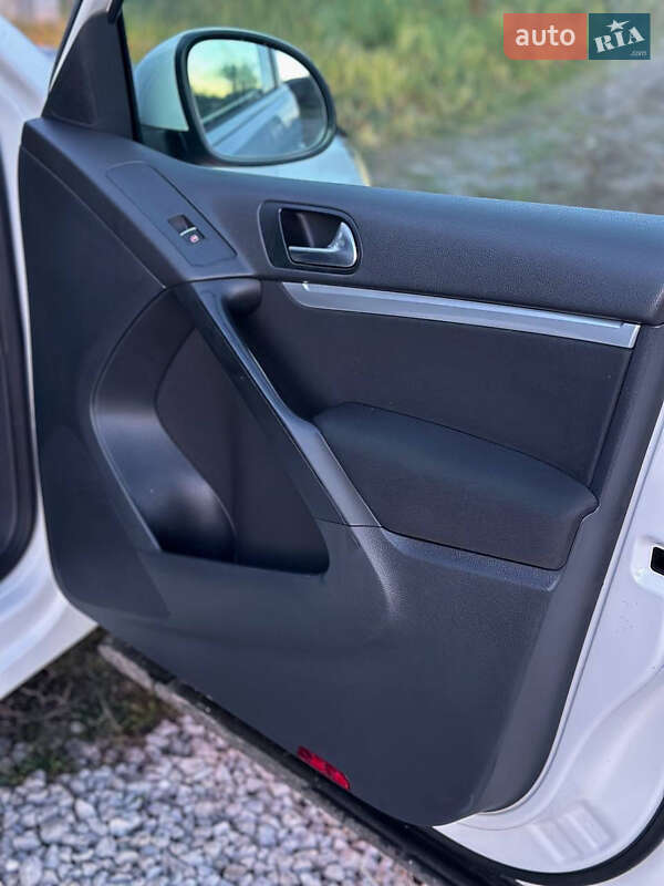 Внедорожник / Кроссовер Volkswagen Tiguan 2011 в Днепре