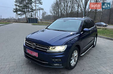 Внедорожник / Кроссовер Volkswagen Tiguan 2018 в Новояворовске