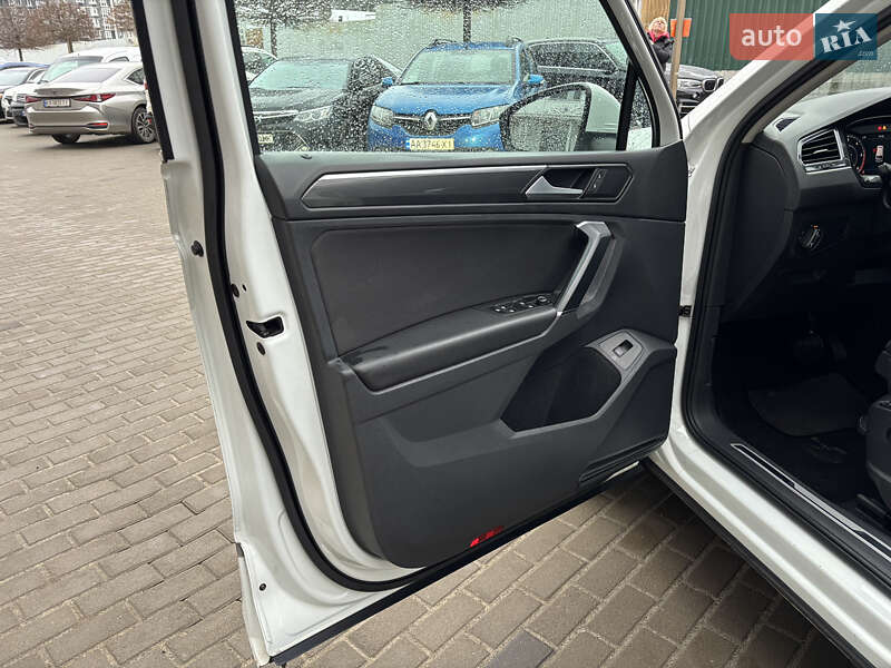 Внедорожник / Кроссовер Volkswagen Tiguan 2017 в Киеве фото 25 Внедорожник / Кроссовер Volkswagen Tiguan 2017 в Киеве