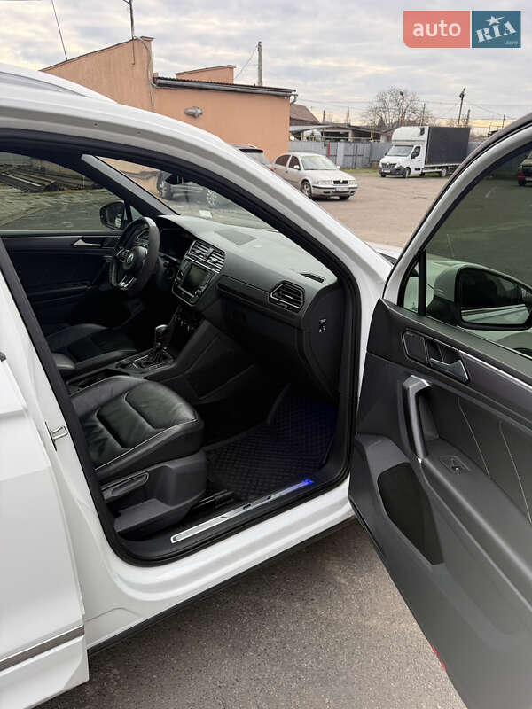 Внедорожник / Кроссовер Volkswagen Tiguan 2017 в Мукачево