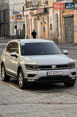 Внедорожник / Кроссовер Volkswagen Tiguan 2018 в Харькове