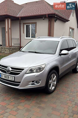 Внедорожник / Кроссовер Volkswagen Tiguan 2010 в Миргороде