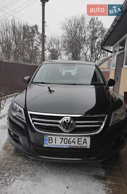 Внедорожник / Кроссовер Volkswagen Tiguan 2011 в Гадяче