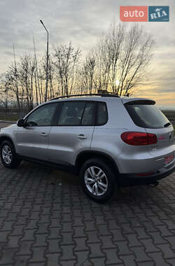 Внедорожник / Кроссовер Volkswagen Tiguan 2016 в Луцке