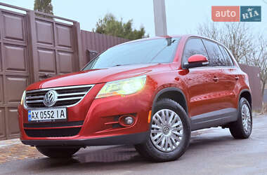 Внедорожник / Кроссовер Volkswagen Tiguan 2010 в Харькове