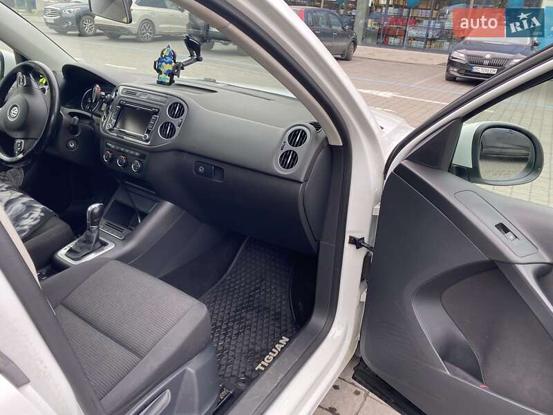 Внедорожник / Кроссовер Volkswagen Tiguan 2014 в Львове