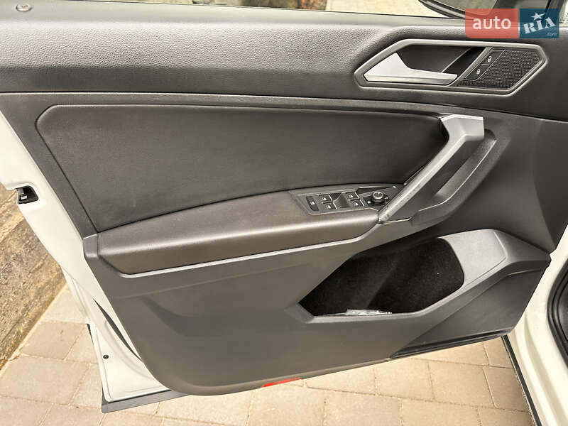 Внедорожник / Кроссовер Volkswagen Tiguan 2018 в Львове