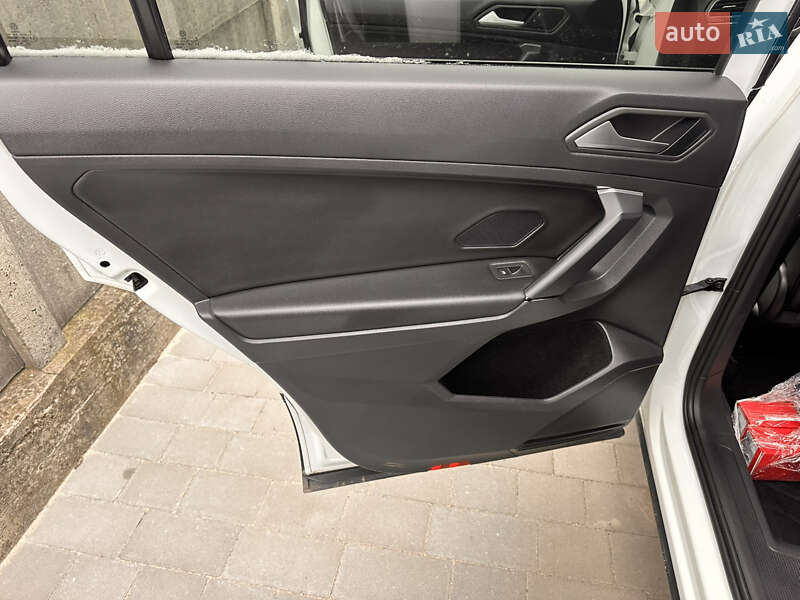 Внедорожник / Кроссовер Volkswagen Tiguan 2018 в Львове