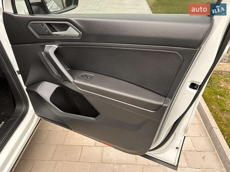 Внедорожник / Кроссовер Volkswagen Tiguan 2018 в Львове