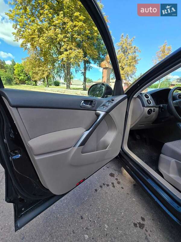 Внедорожник / Кроссовер Volkswagen Tiguan 2009 в Кролевце
