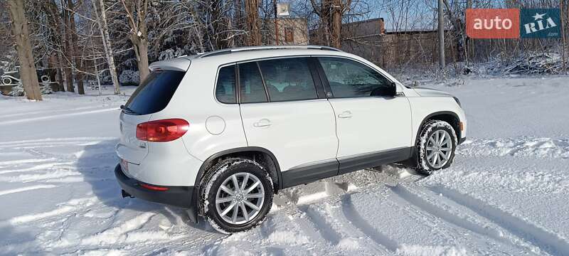 Внедорожник / Кроссовер Volkswagen Tiguan 2016 в Желтых Водах