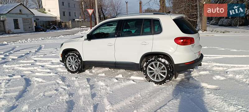 Внедорожник / Кроссовер Volkswagen Tiguan 2016 в Желтых Водах