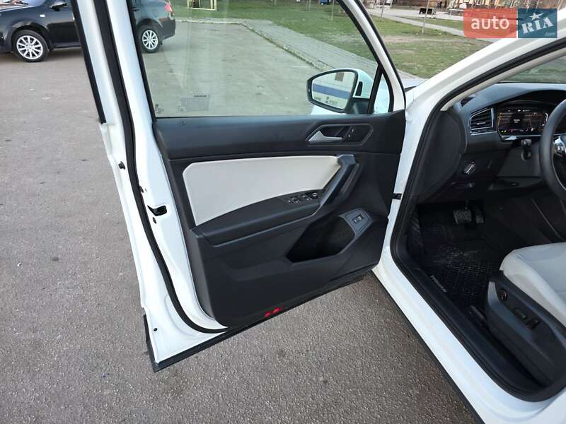 Позашляховик / Кросовер Volkswagen Tiguan 2020 в Кривому Розі фото 27 Позашляховик / Кросовер Volkswagen Tiguan 2020 в Кривому Розі